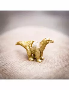 4 pryskyřicové jmenovky dinosaurus se zlatými třpytkami 9,5 × 5 cm