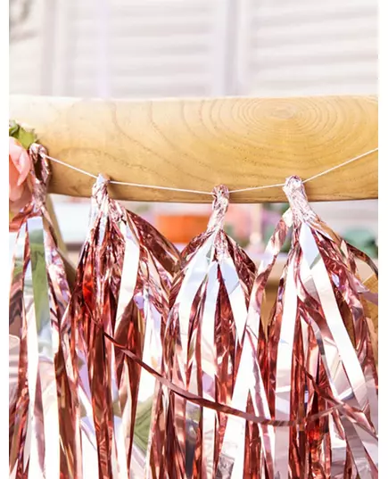 Girlanda se střapci – 12 metalických rose gold bambulí 1,5 m, image 2
